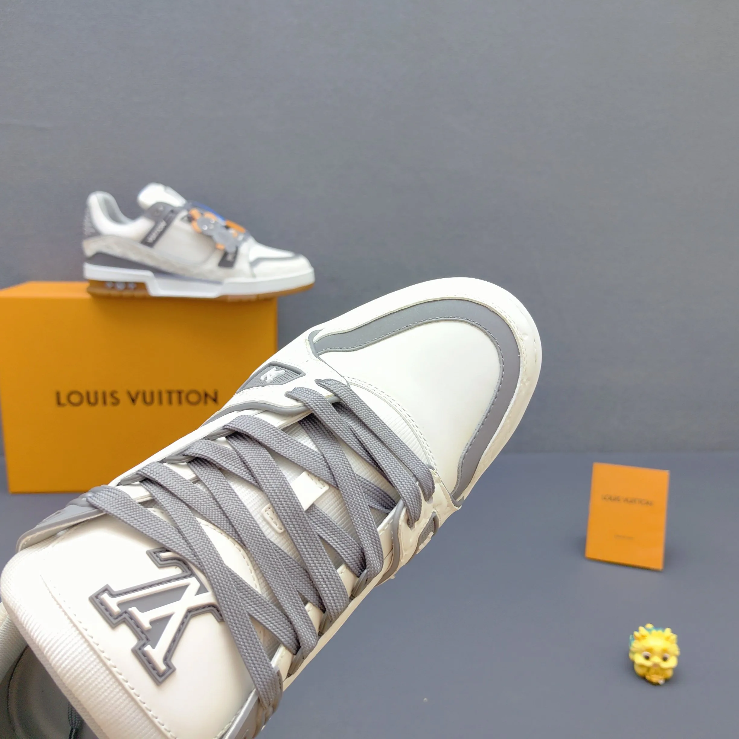 Кроссовки Женские Louis Vuitton 17725112