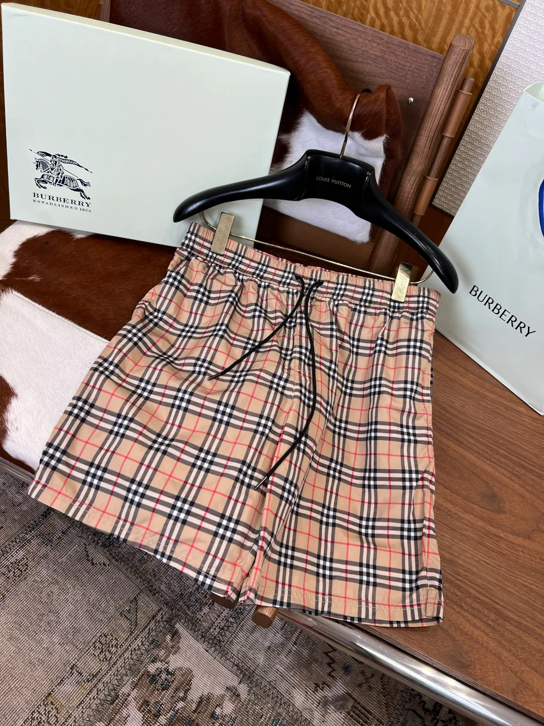 Шорты Мужские Burberry 17303436
