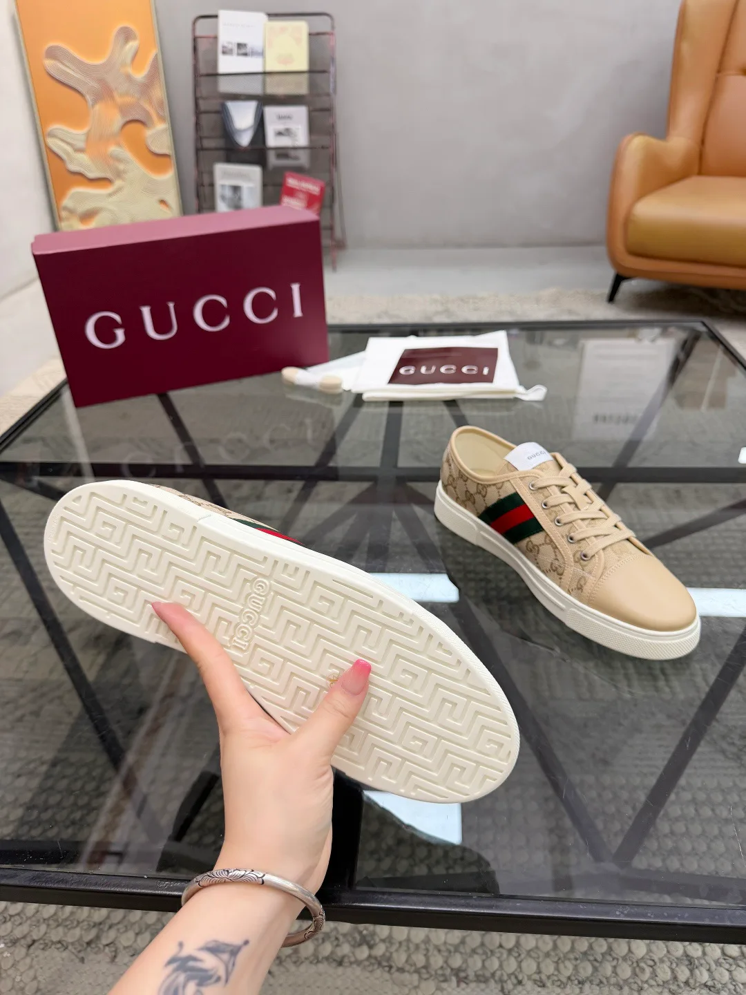 Кроссовки Женские Gucci 18346400