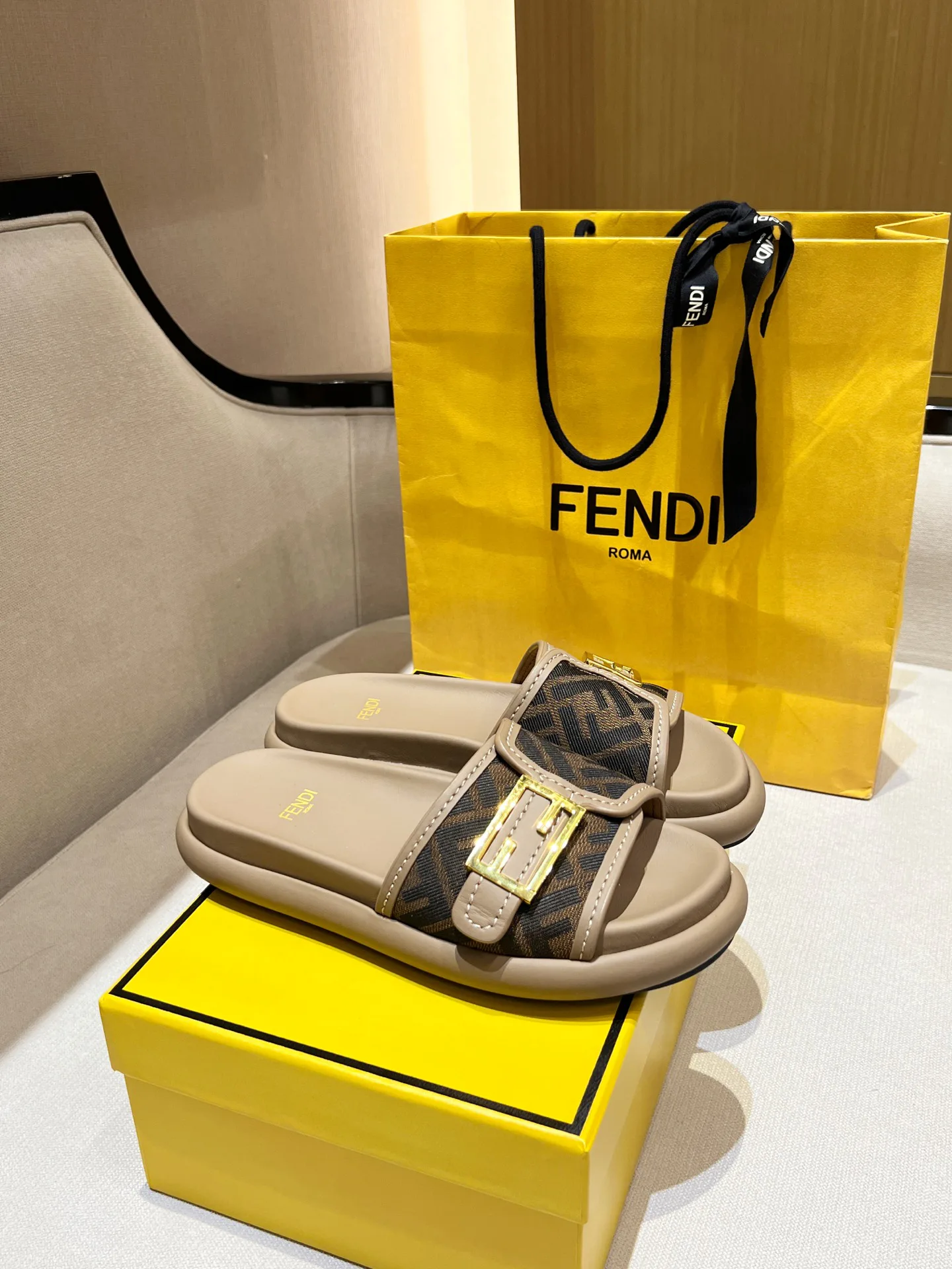 Шлепанцы Женские Fendi 11156798