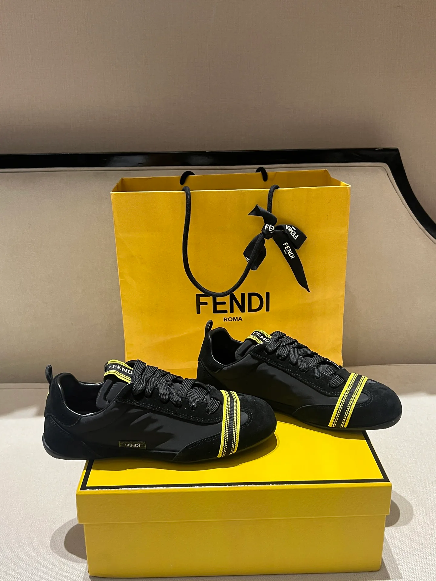 Кроссовки Женские Fendi 18278638