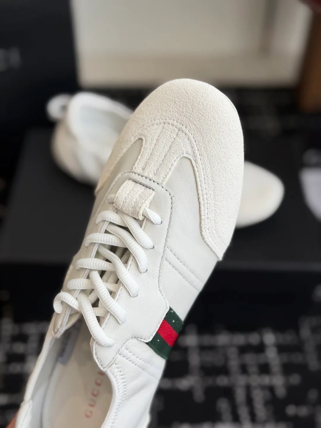 Кроссовки Женские Gucci 18121098