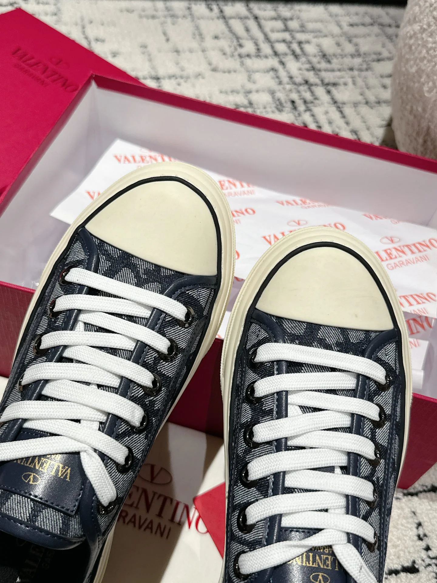 Кроссовки Женские Valentino 11621709