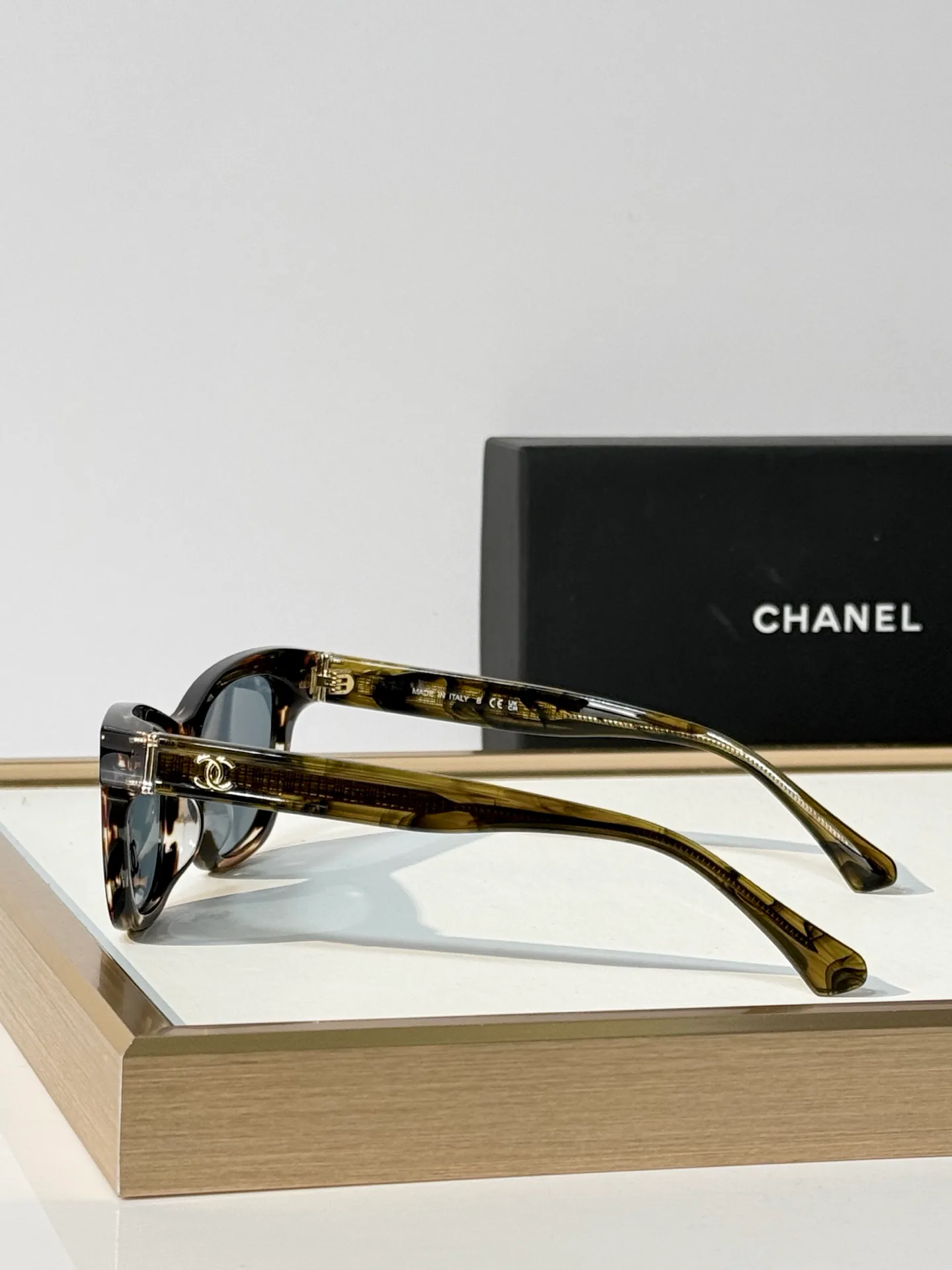 Очки Chanel 18404832