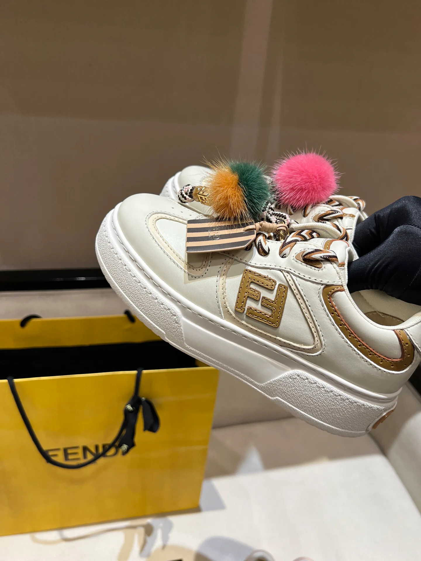 Кроссовки Женские Fendi 139609