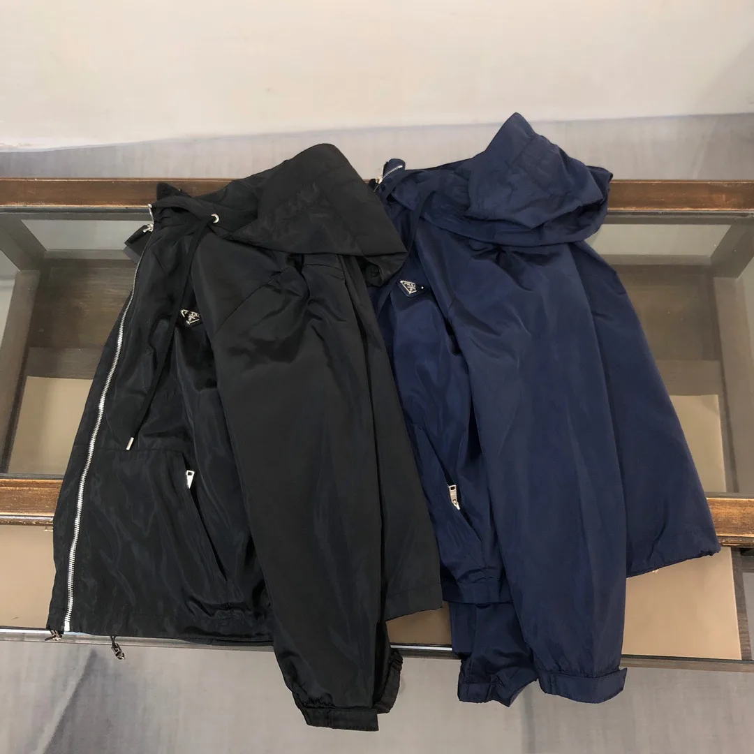 Куртки И Пуховики Женские Prada 18809758