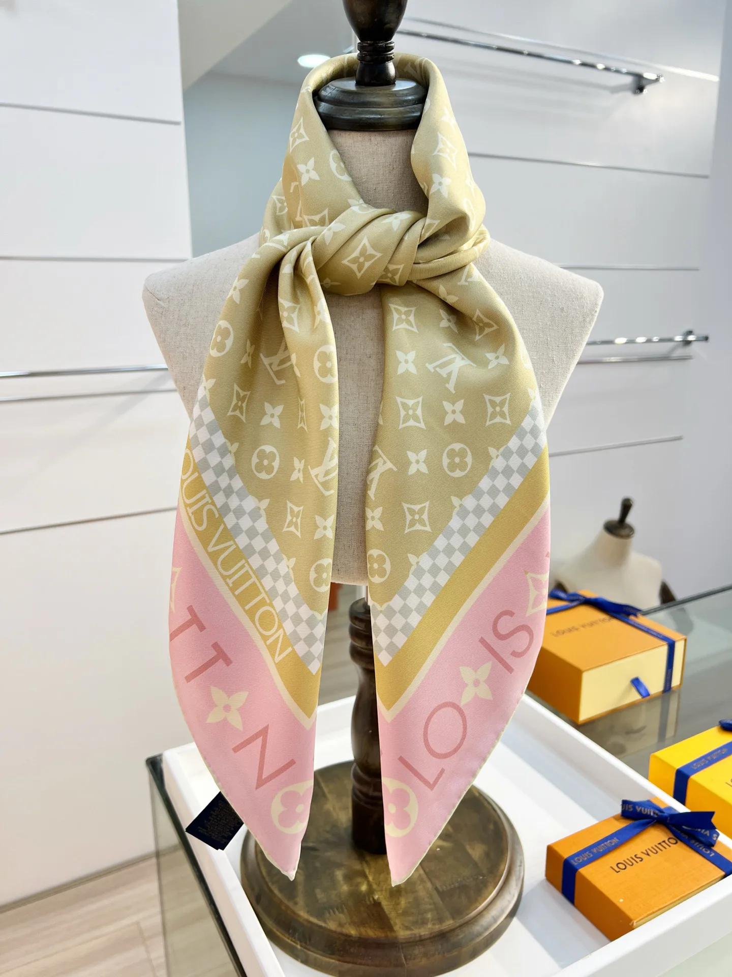 Платки Louis Vuitton 10235970