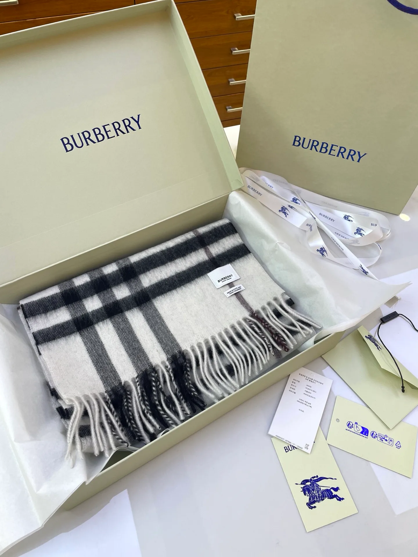Шарфы Burberry 6645290