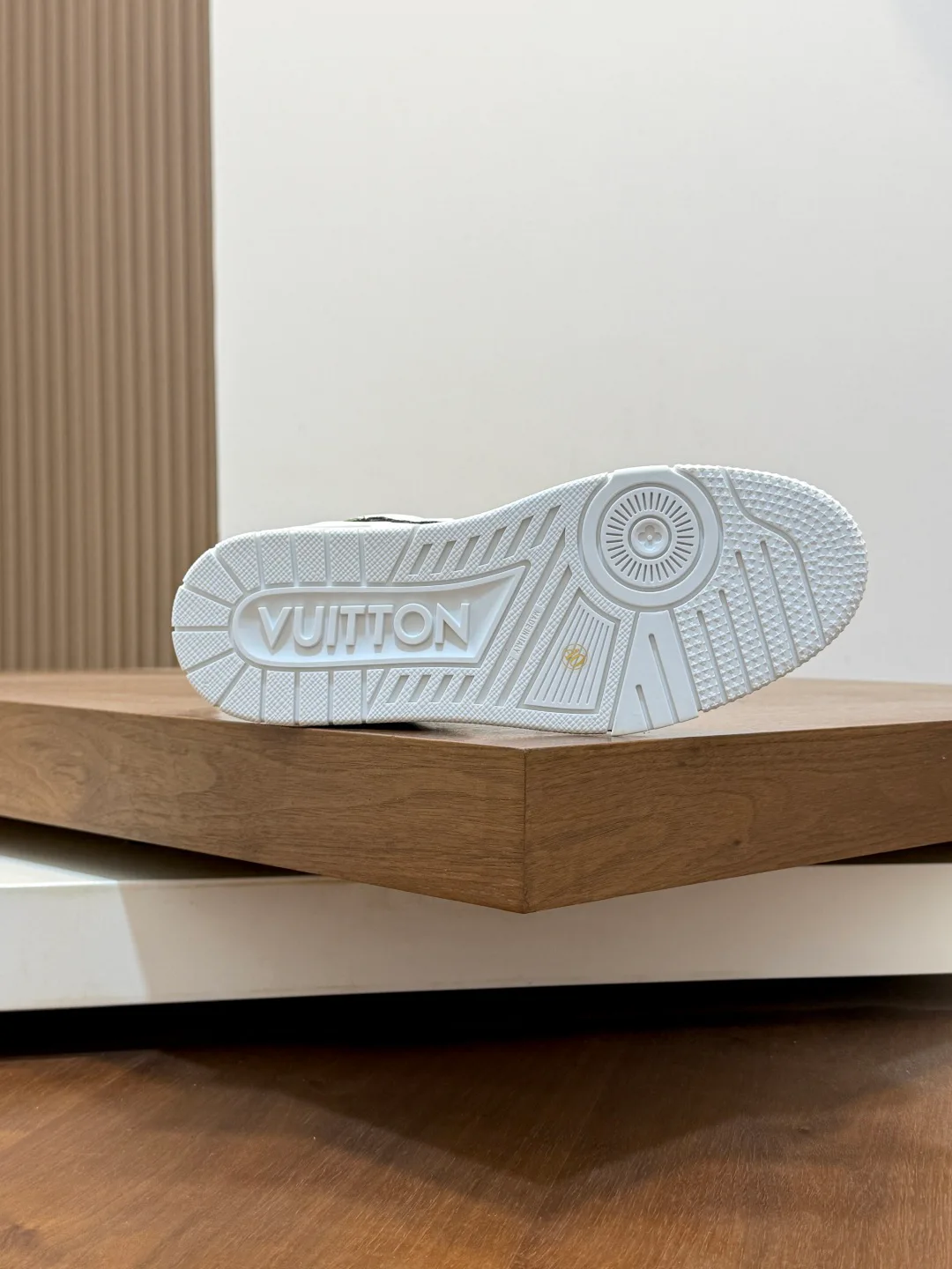 Кроссовки Мужские Louis Vuitton 18234377
