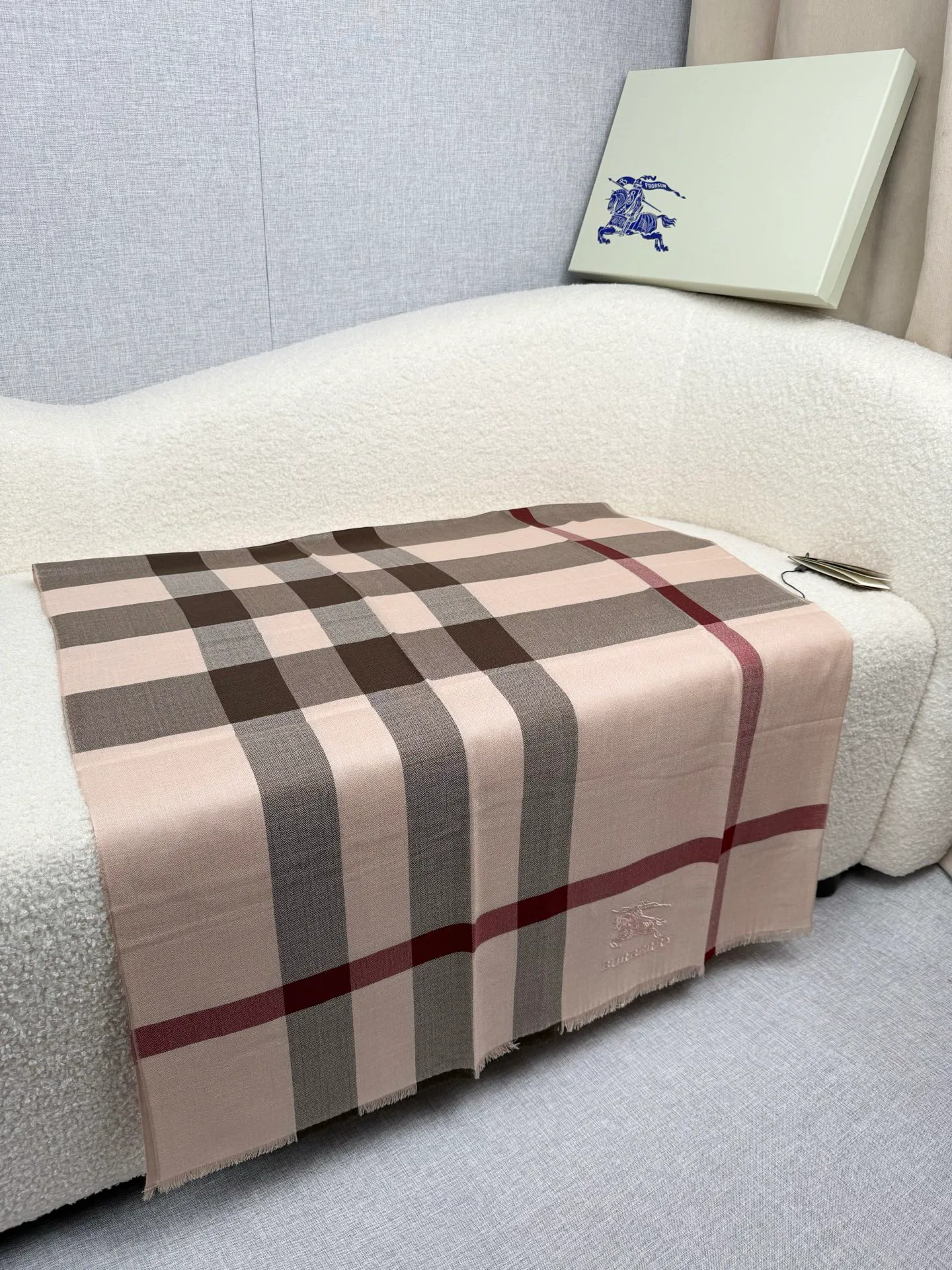 Шарфы Burberry 1420246