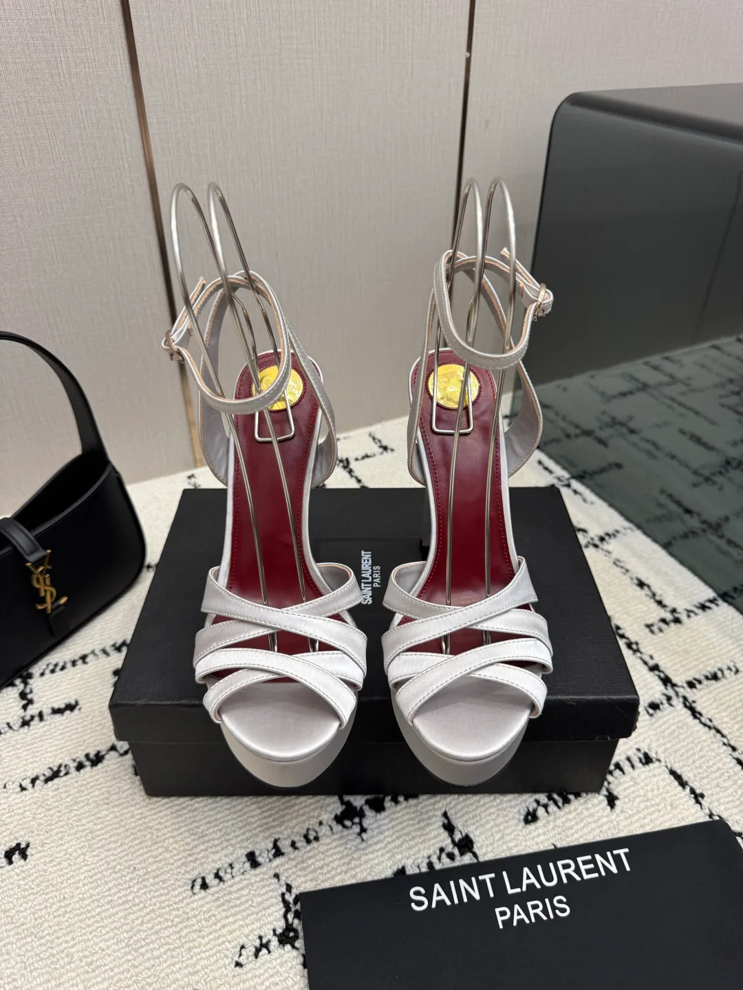 Босоножки Женские Saint Laurent 18049026
