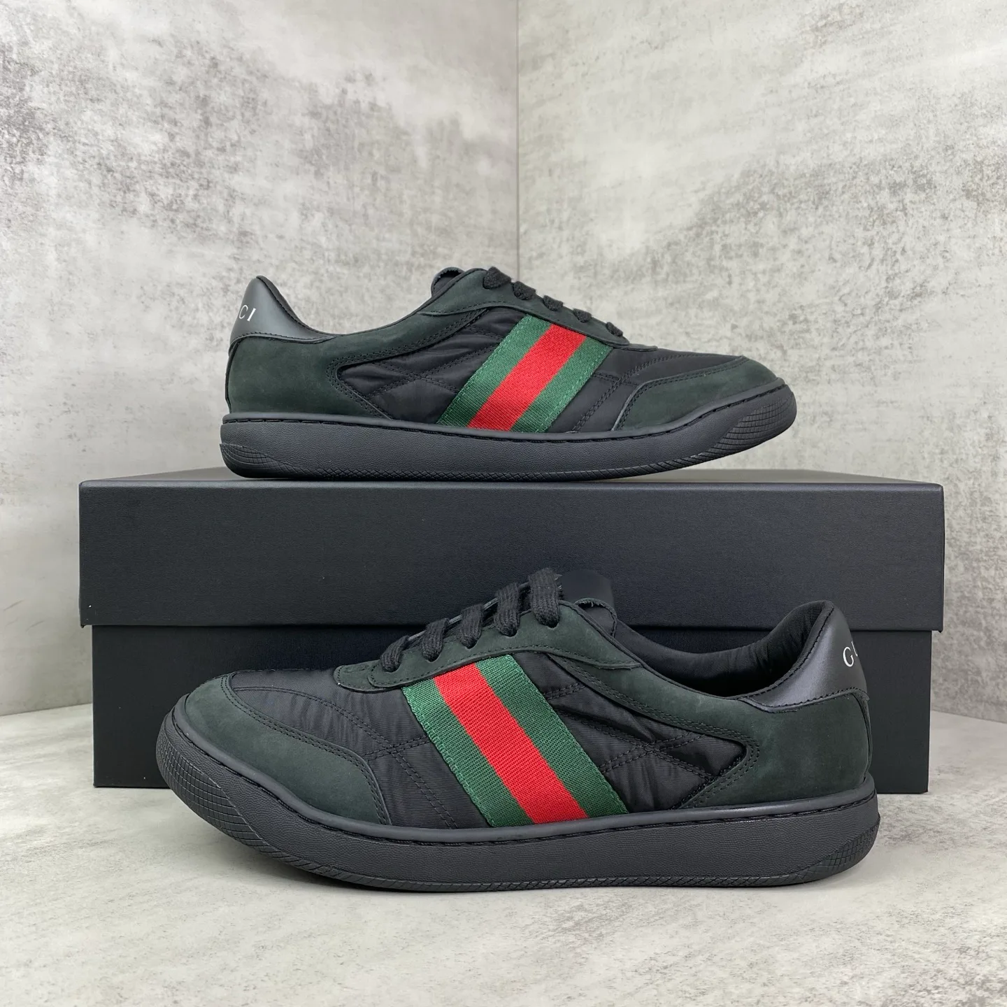 Кроссовки Женские Gucci 18283183