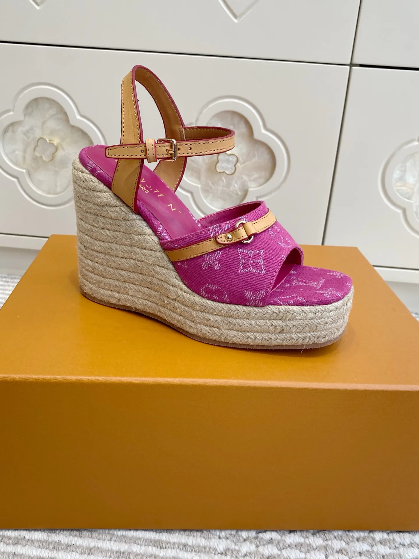 Босоножки Женские Louis Vuitton 12779853
