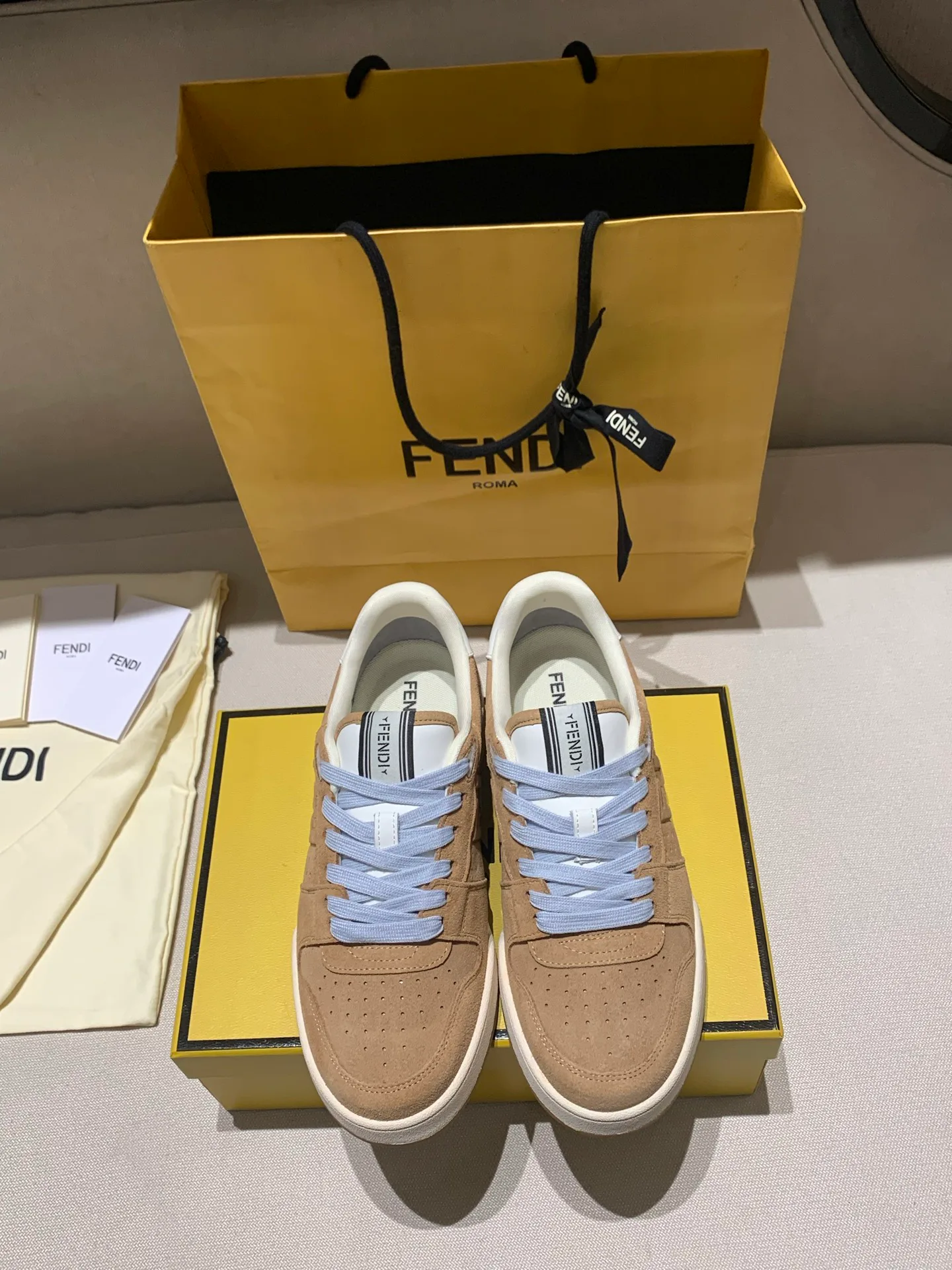Кроссовки Женские Fendi 18228112