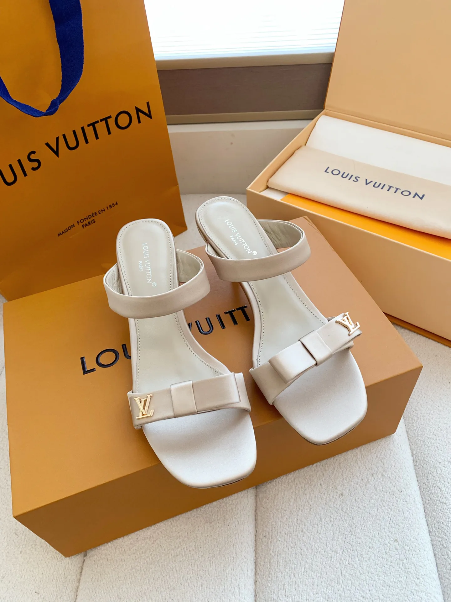 Босоножки Женские Louis Vuitton 13084442