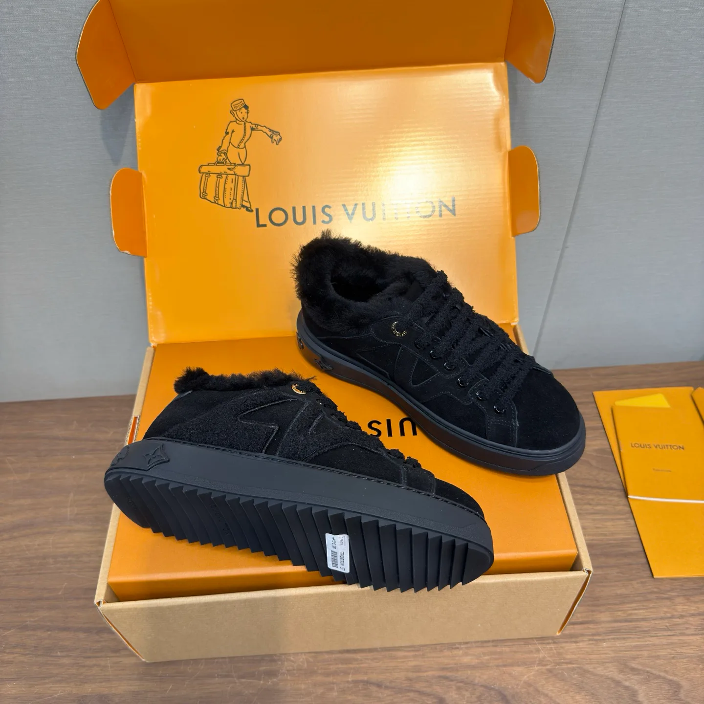 Кроссовки Женские Louis Vuitton 20068631