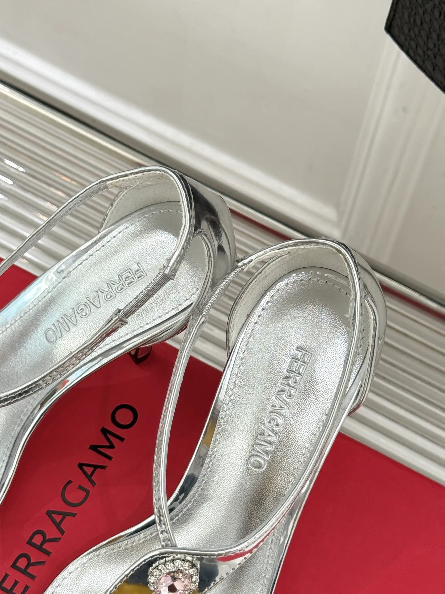 Босоножки Женские Salvatore Ferragamo 11312298