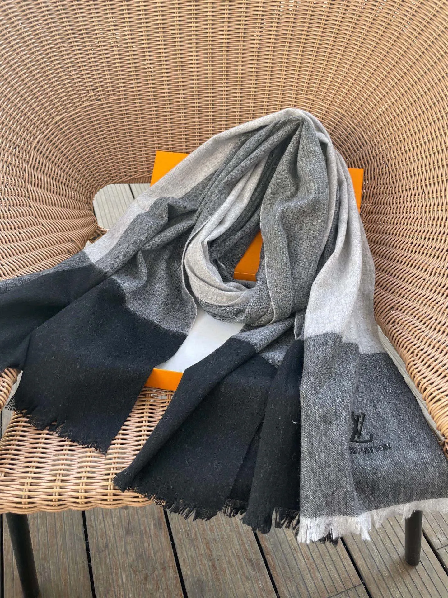 Шарфы Louis Vuitton 832144