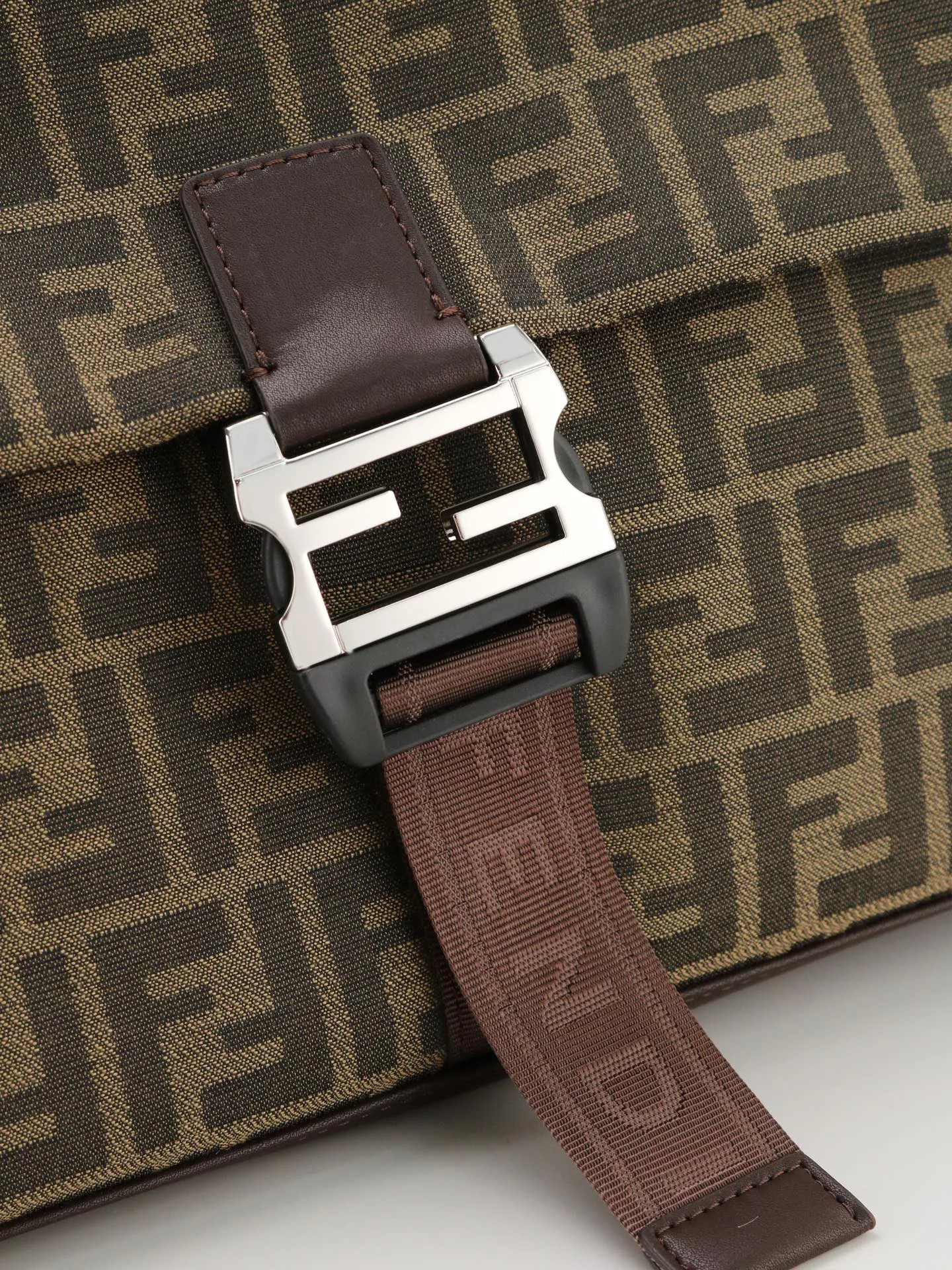 Сумки На Ремне Женские Fendi 18005127