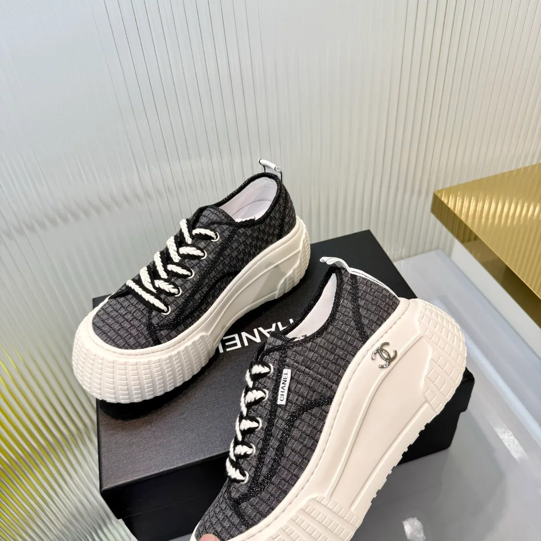 Кроссовки Женские Chanel 18366990