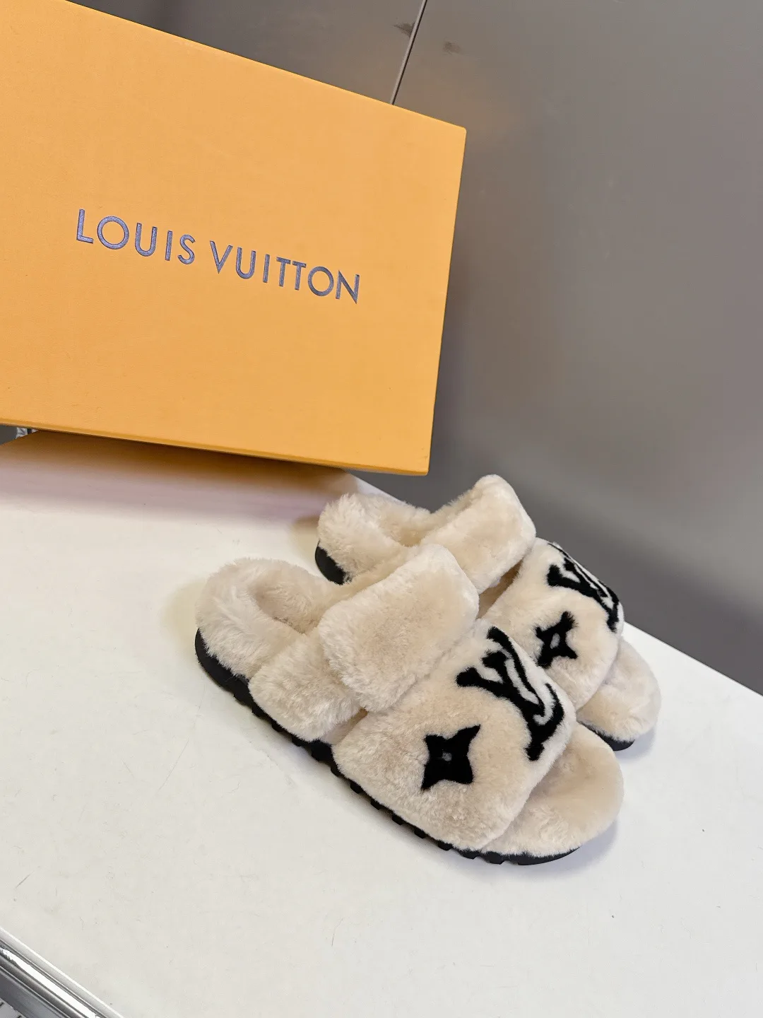 Тапочки Женские Louis Vuitton 736312