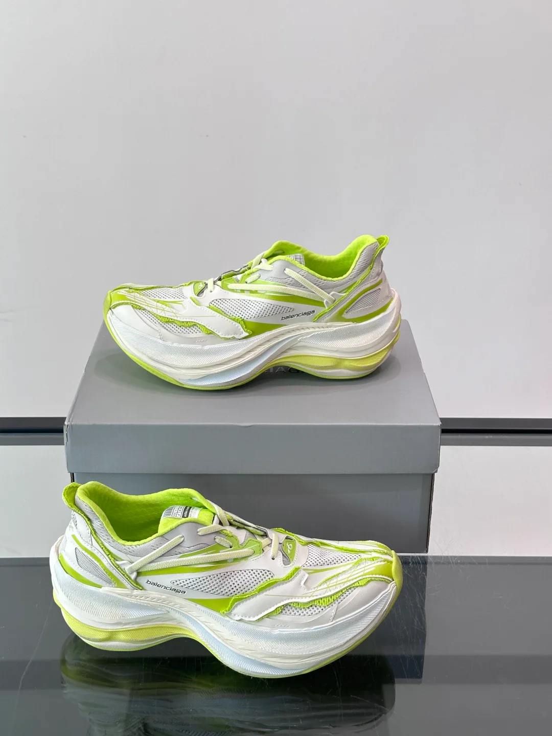 Кроссовки Женские Balenciaga 17649836