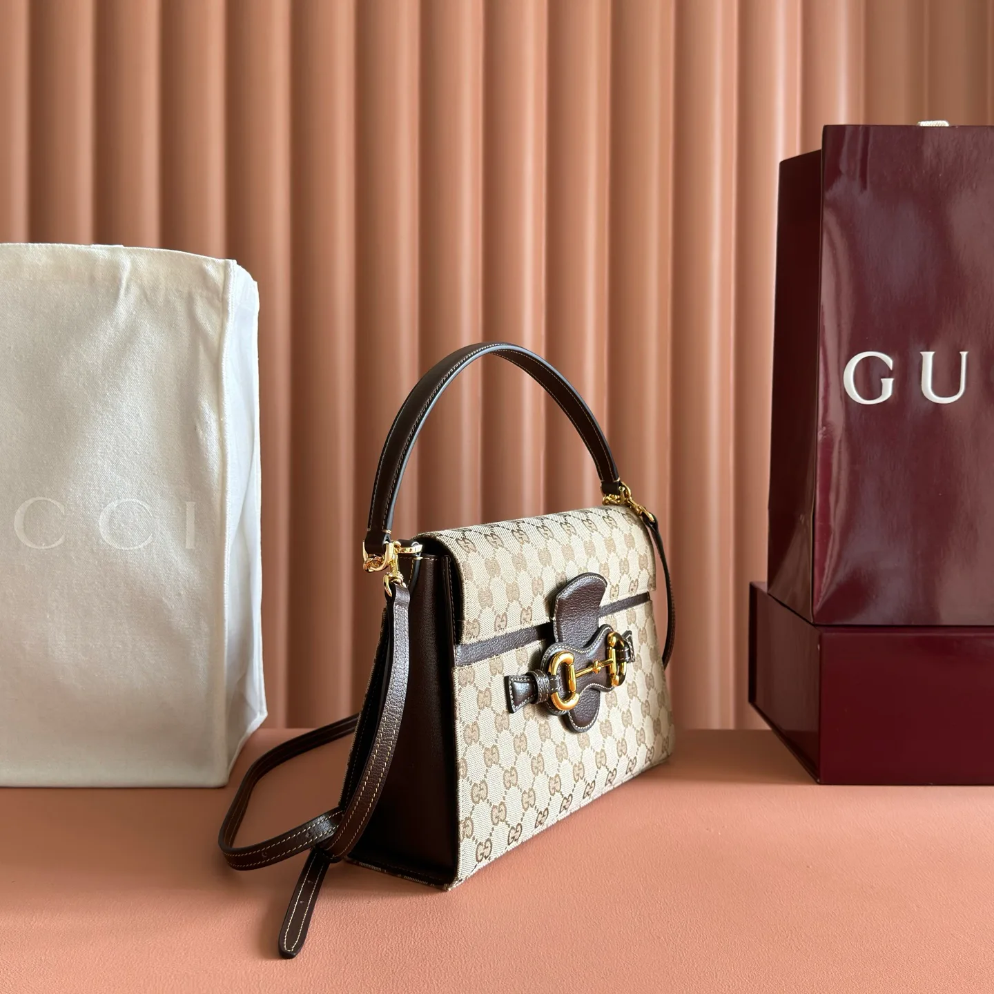 Классические Сумки Женские Gucci 17802959