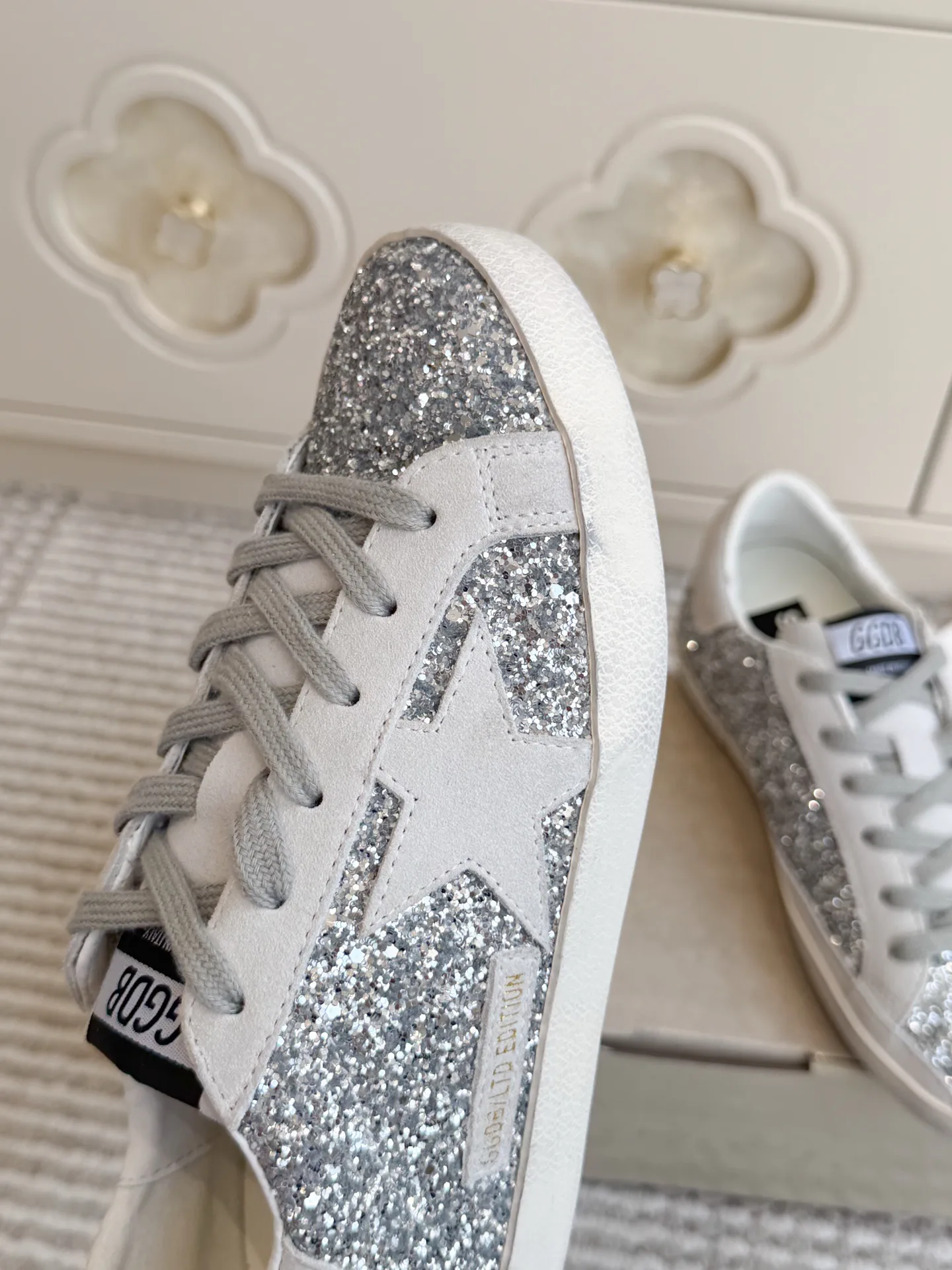 Кроссовки Женские Golden Goose 18737586