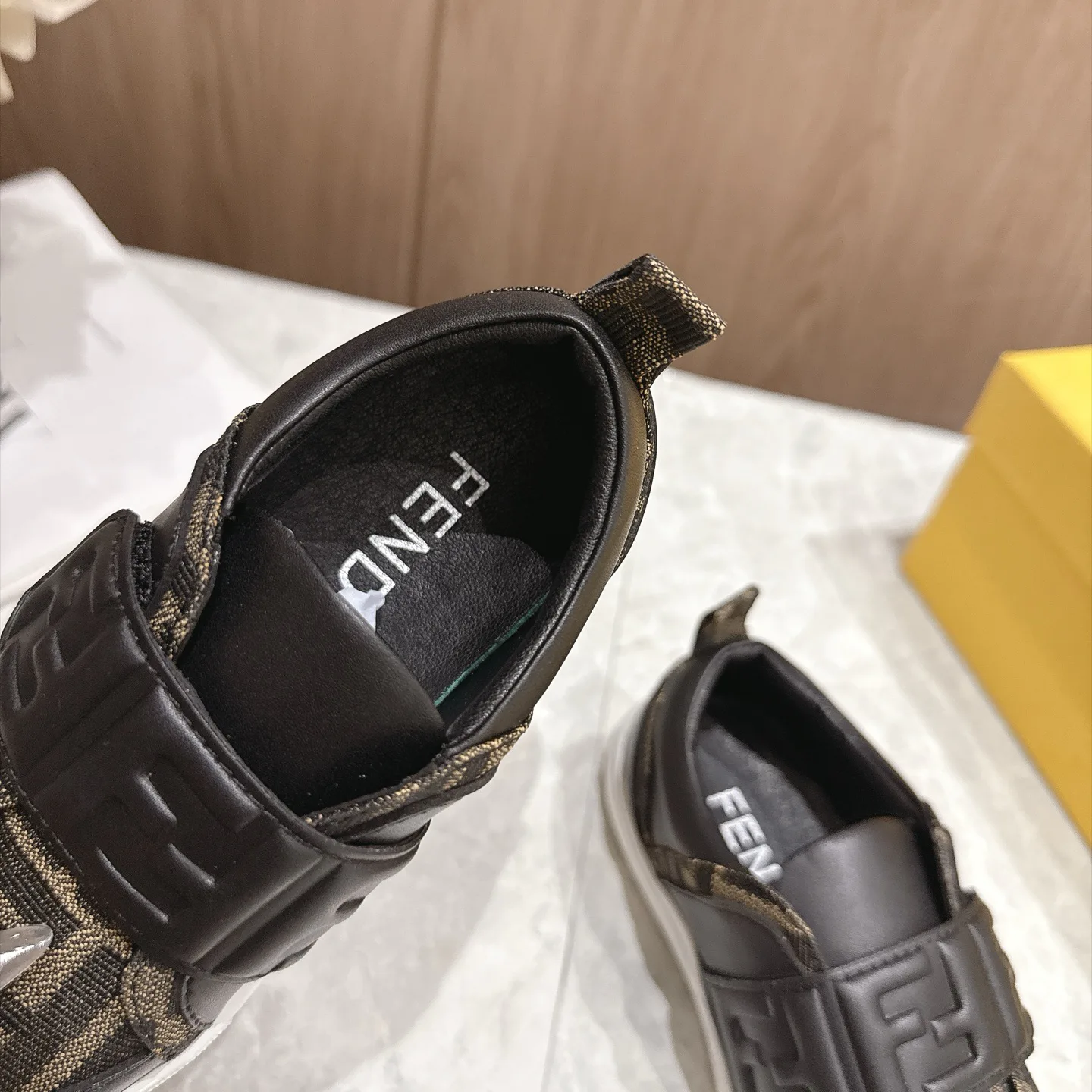 Кроссовки Мужские Fendi 18078340