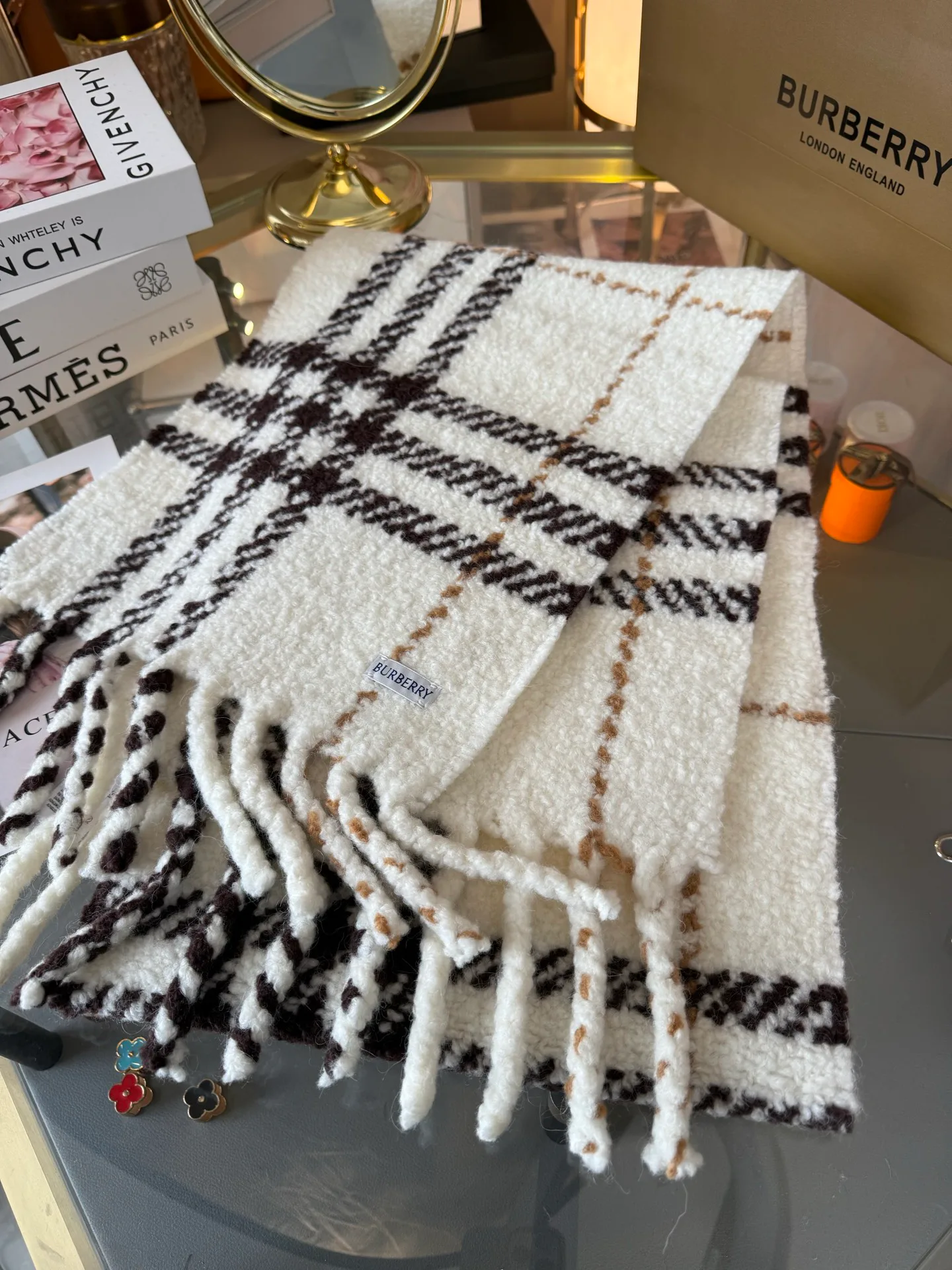 Шарфы Burberry 18222516