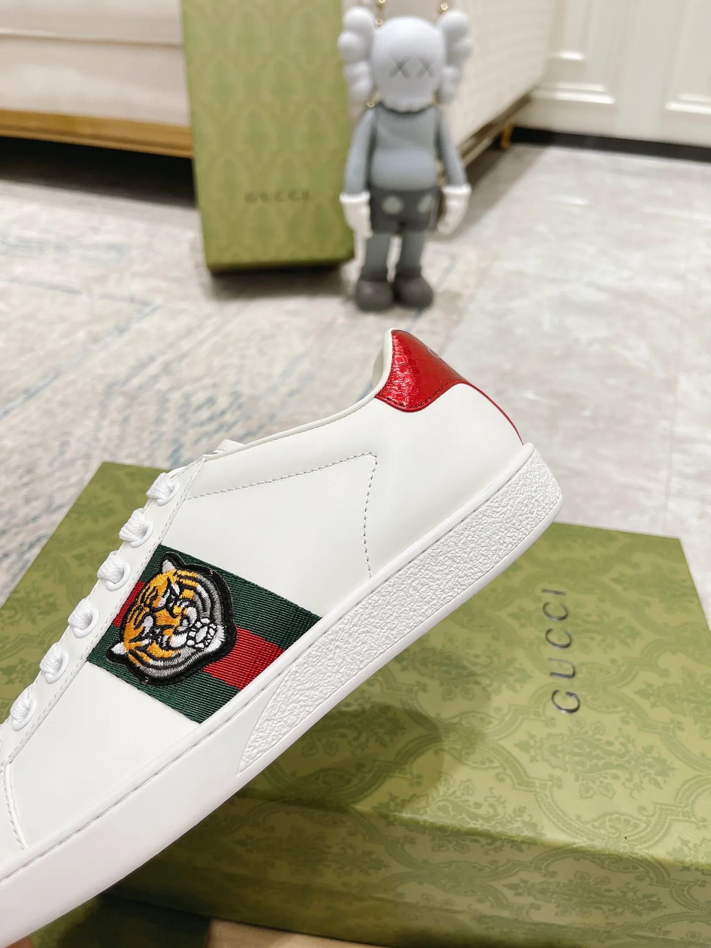 Кроссовки Женские Gucci 17620438