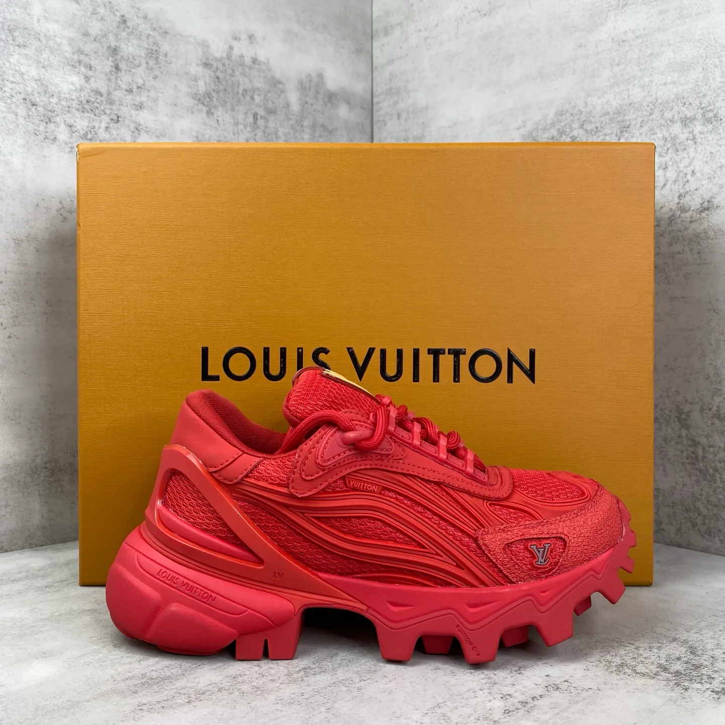 Кроссовки Женские Louis Vuitton 18039586