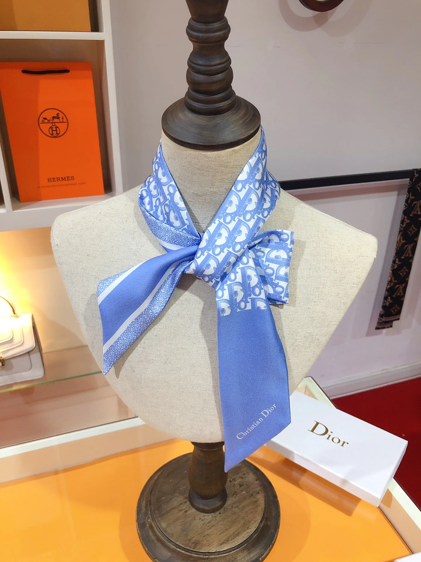 Платки Christian Dior 11882985