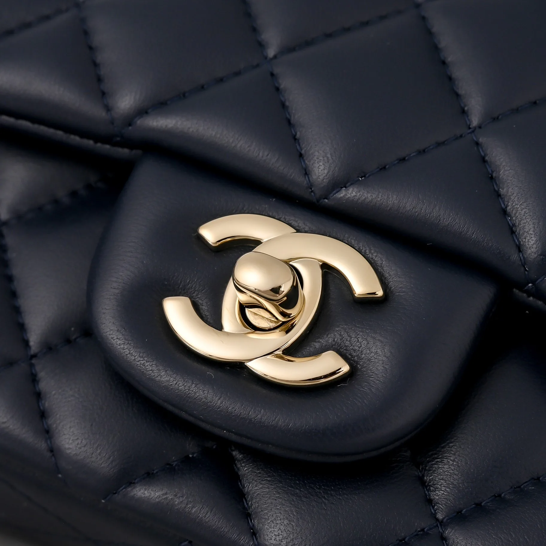 Классические Сумки Женские Chanel 18207678