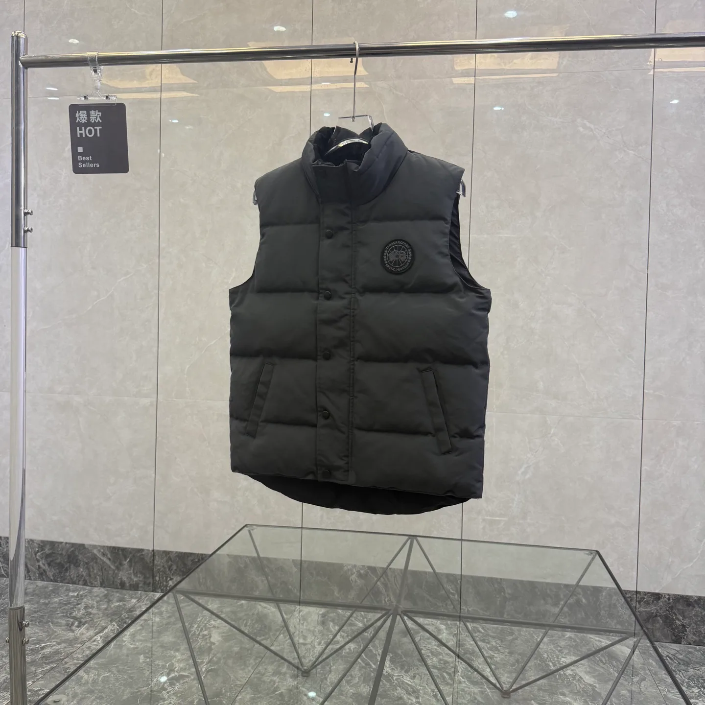 Жилеты Женские Canada Goose 17949433
