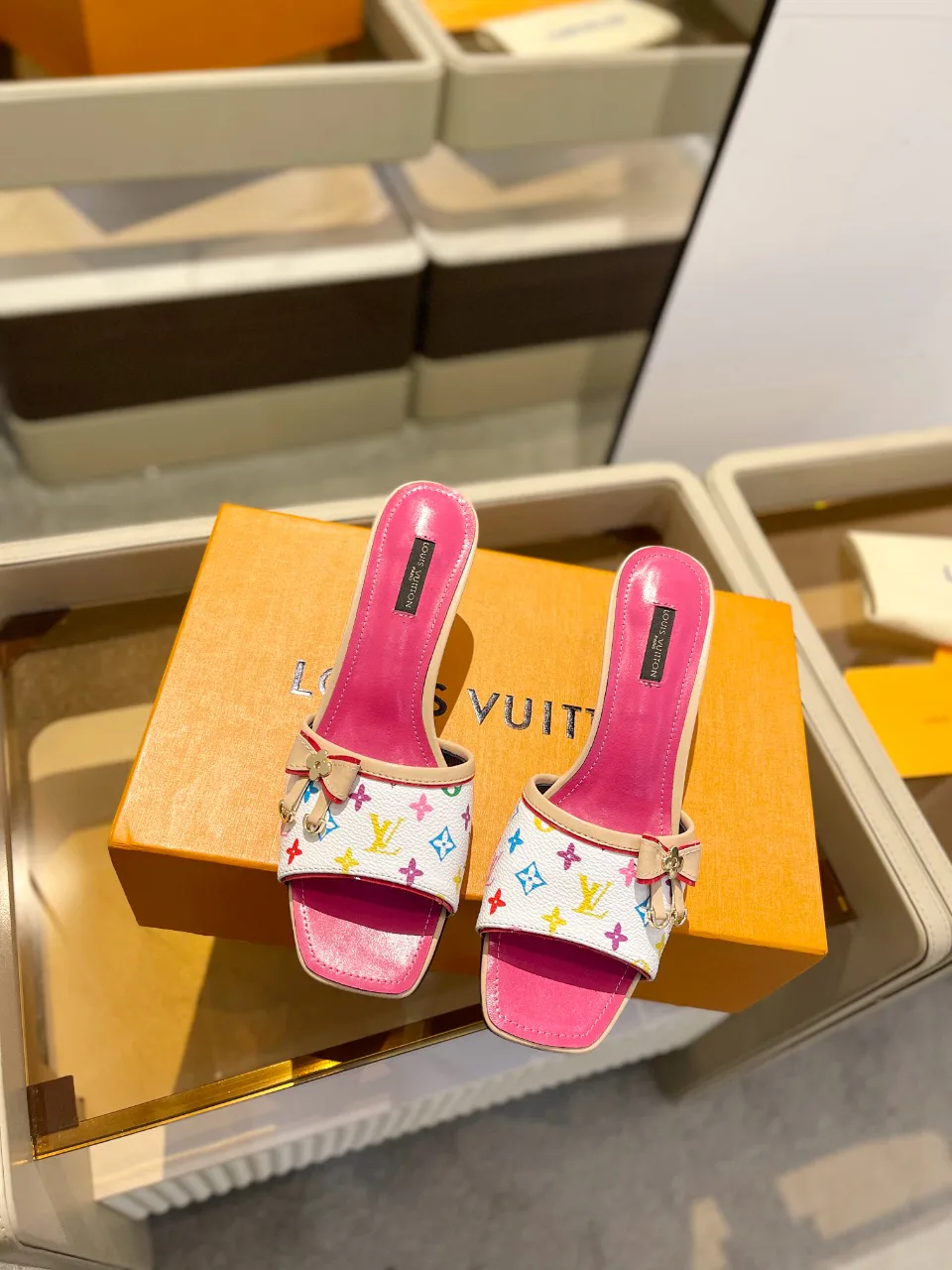 Босоножки Женские Louis Vuitton 15270
