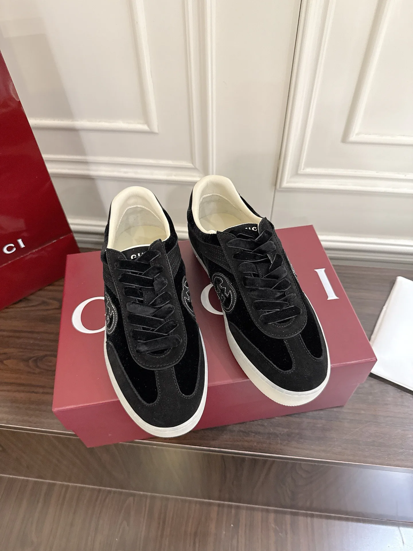 Кроссовки Женские Gucci 1883957