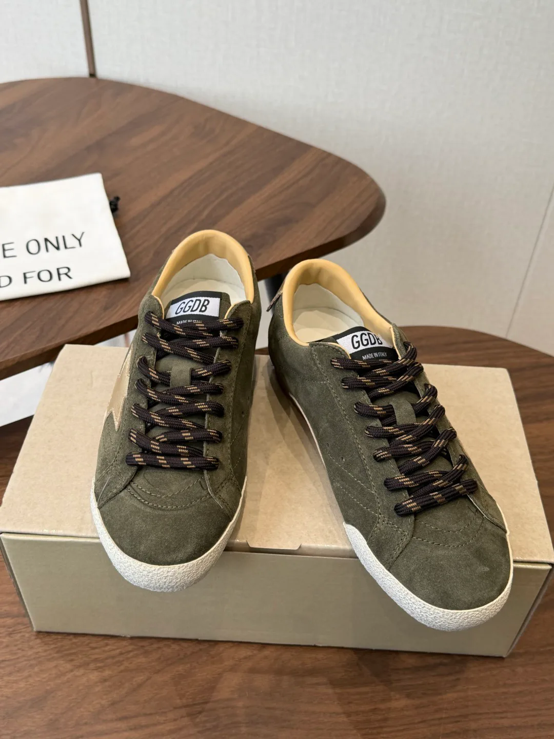 Кроссовки Женские Golden Goose 18687333