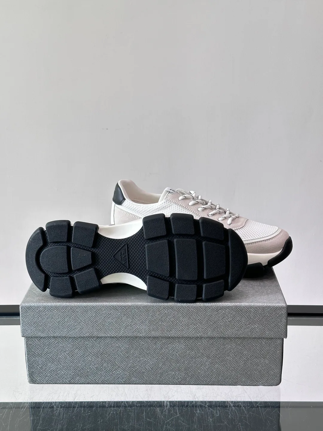 Кроссовки Мужские Prada 18102780