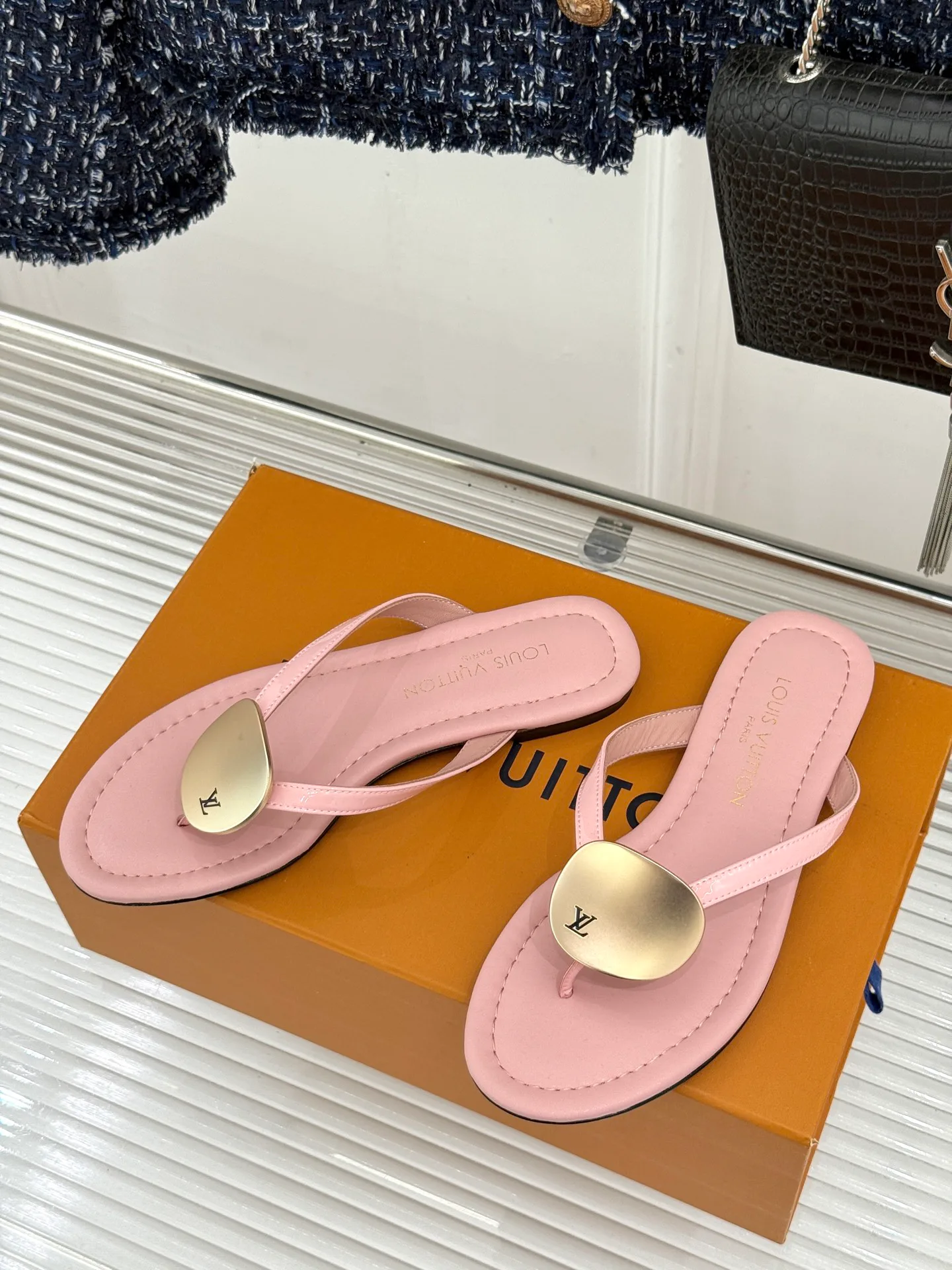Шлепанцы Женские Louis Vuitton 17596993