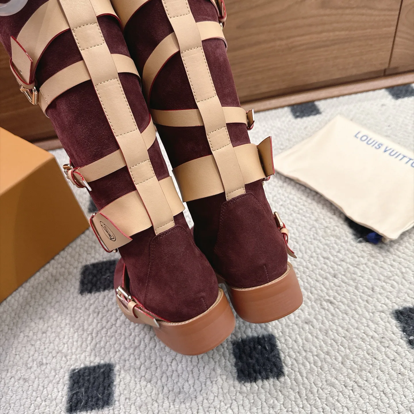 Ботинки Женские Louis Vuitton 18025524