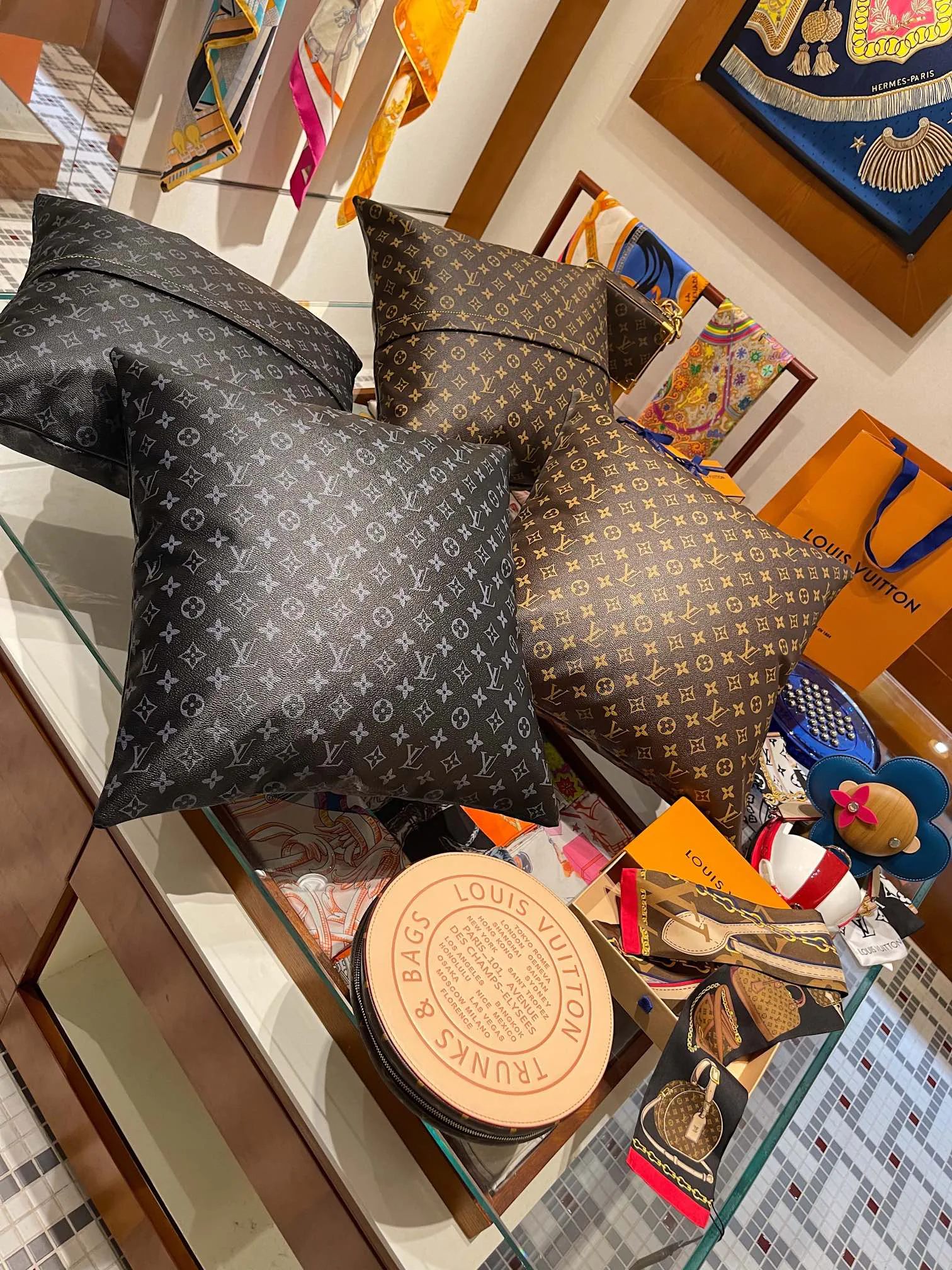 Текстиль Louis Vuitton 18222632