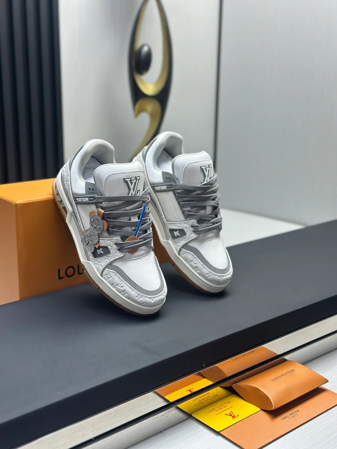 Кроссовки Женские Louis Vuitton 18011578
