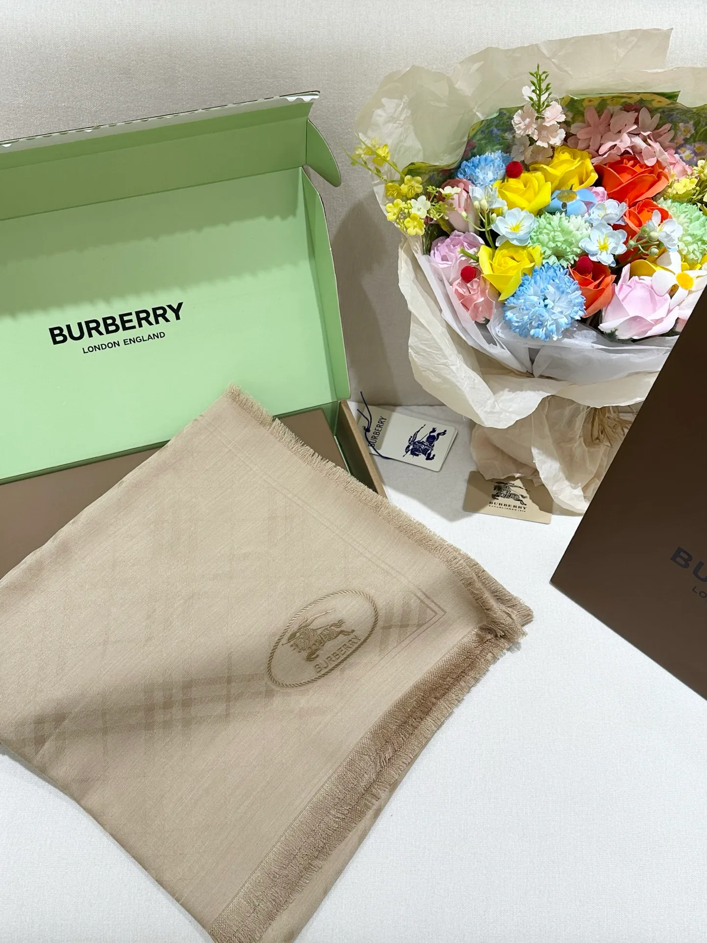 Шарфы Burberry 17916810