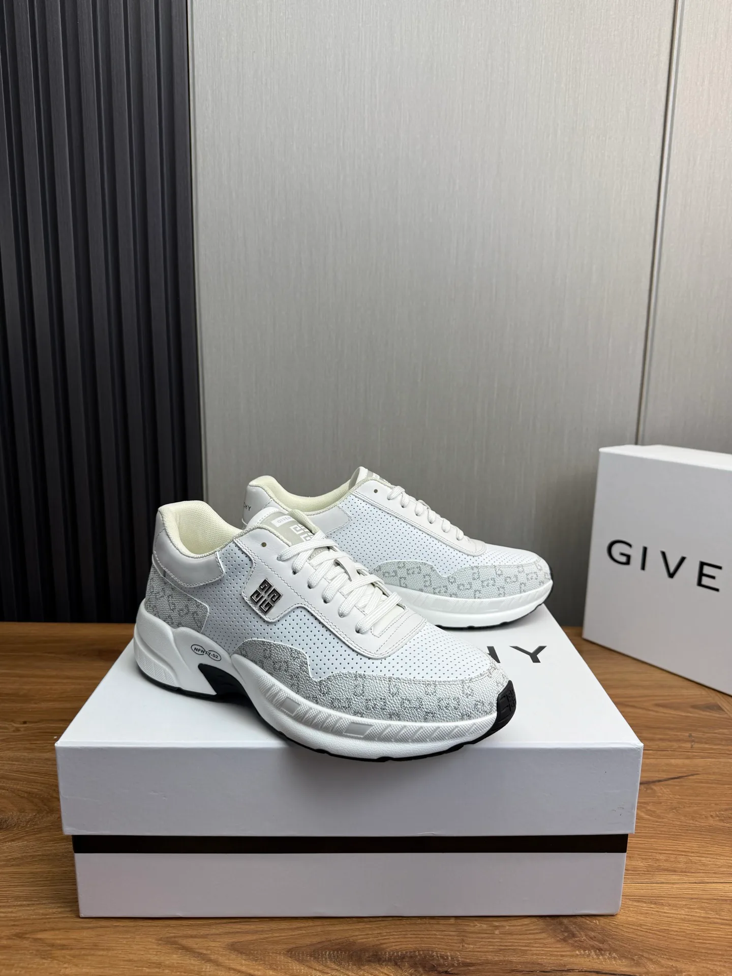 Кроссовки Мужские Givenchy 2380935