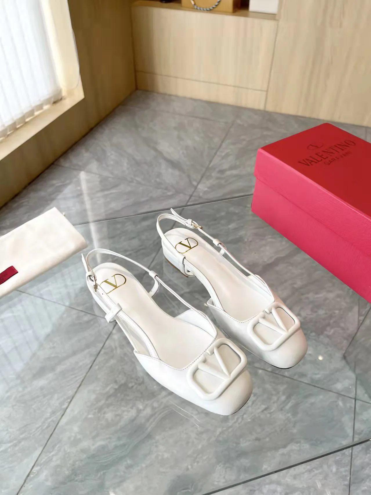 Босоножки Женские Valentino 11602197