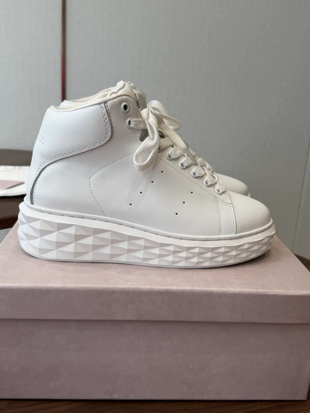 Кроссовки Женские Jimmy Choo 18182829