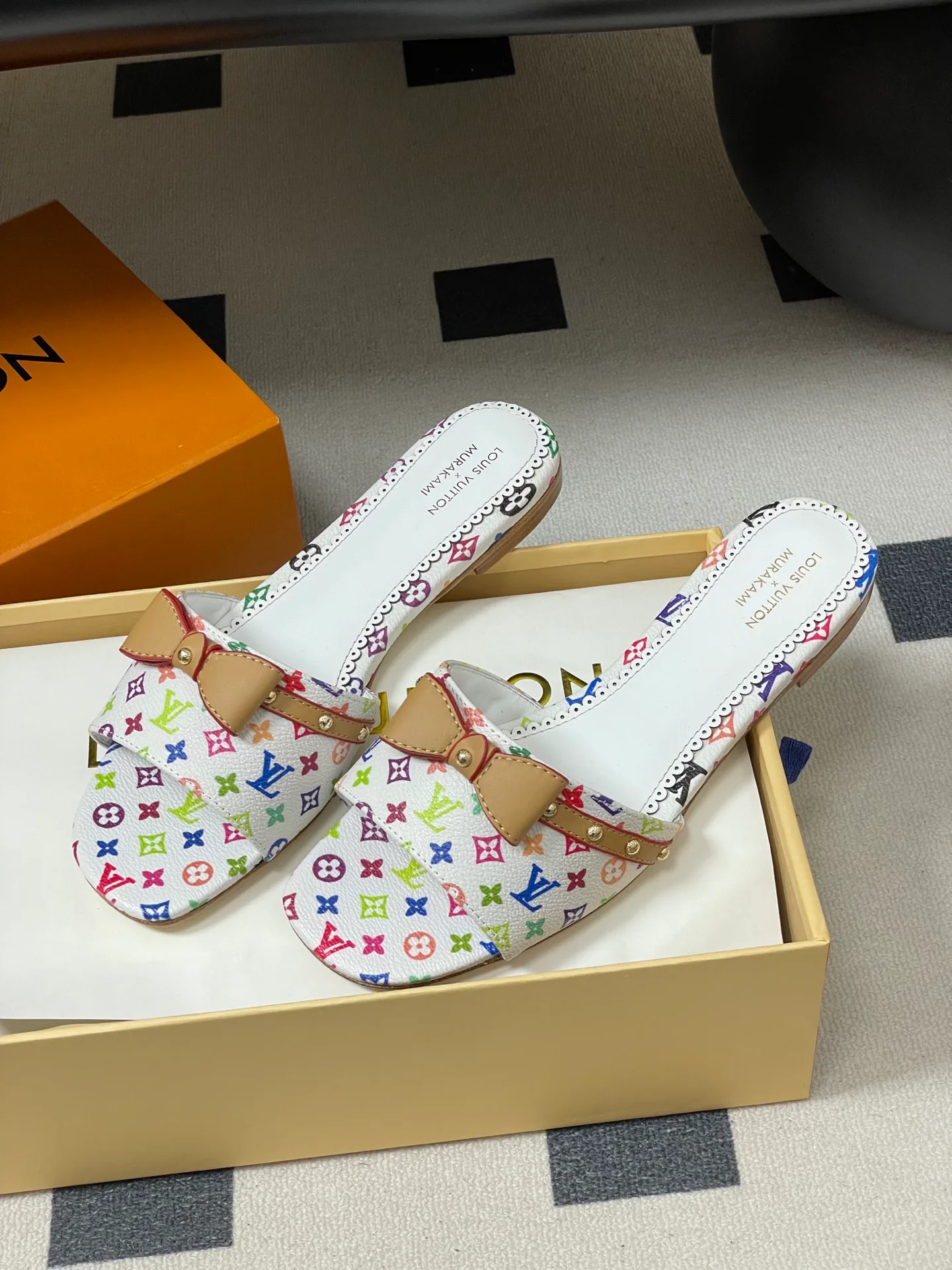 Шлепанцы Женские Louis Vuitton 3361689