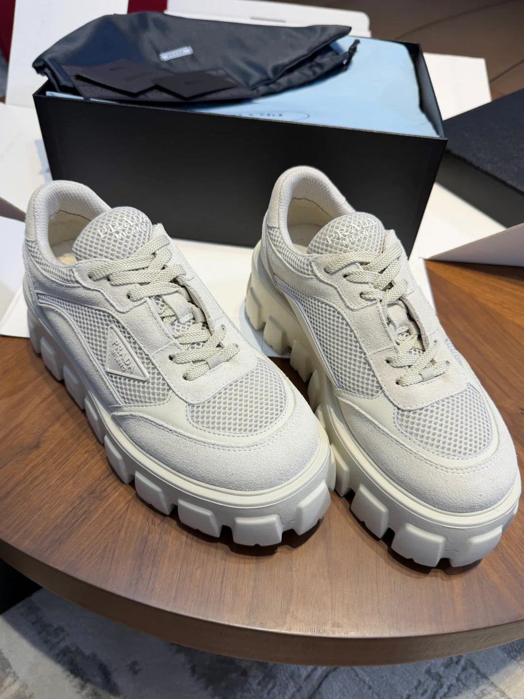Кроссовки Женские Prada 18750281