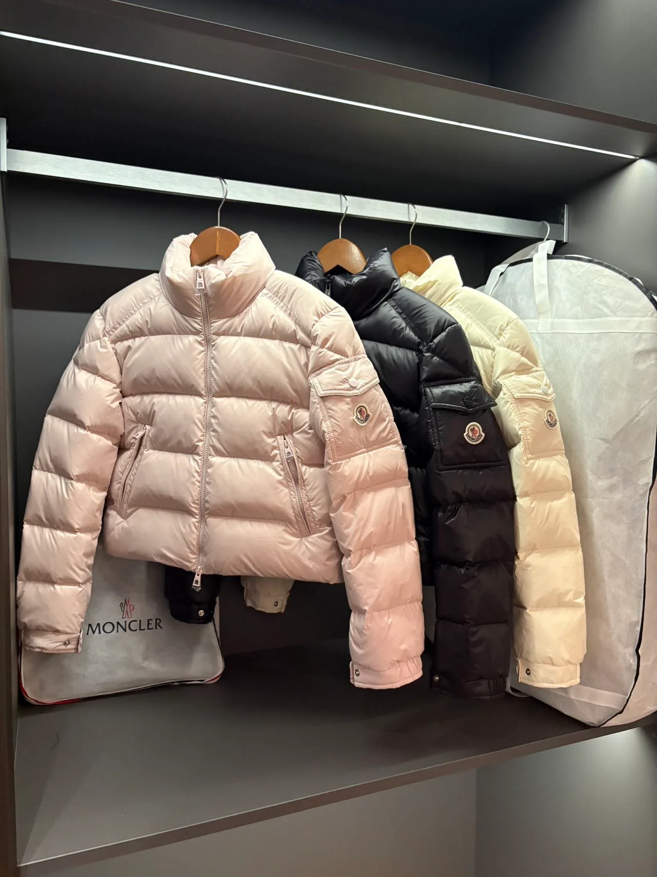 Куртки И Пуховики Женские Moncler 19185565